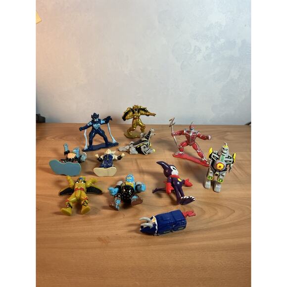 Lot Of 11 Mighty Morphin Micro Machines Vintage 1990s - Picture 1 of 13